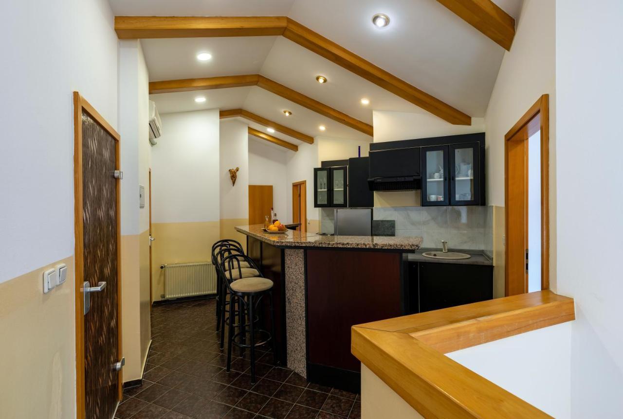 Apartments Kristina Ровин Екстериор снимка