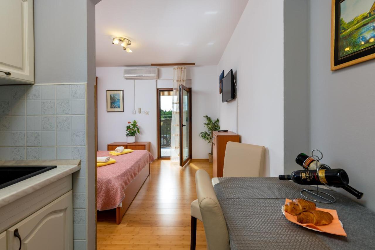 Apartments Kristina Ровин Екстериор снимка