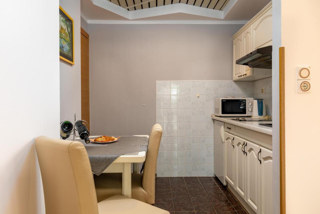 Apartments Kristina Ровин Екстериор снимка