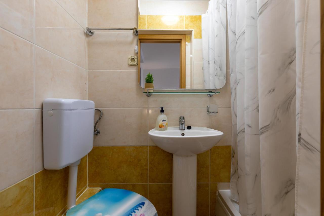 Apartments Kristina Ровин Екстериор снимка