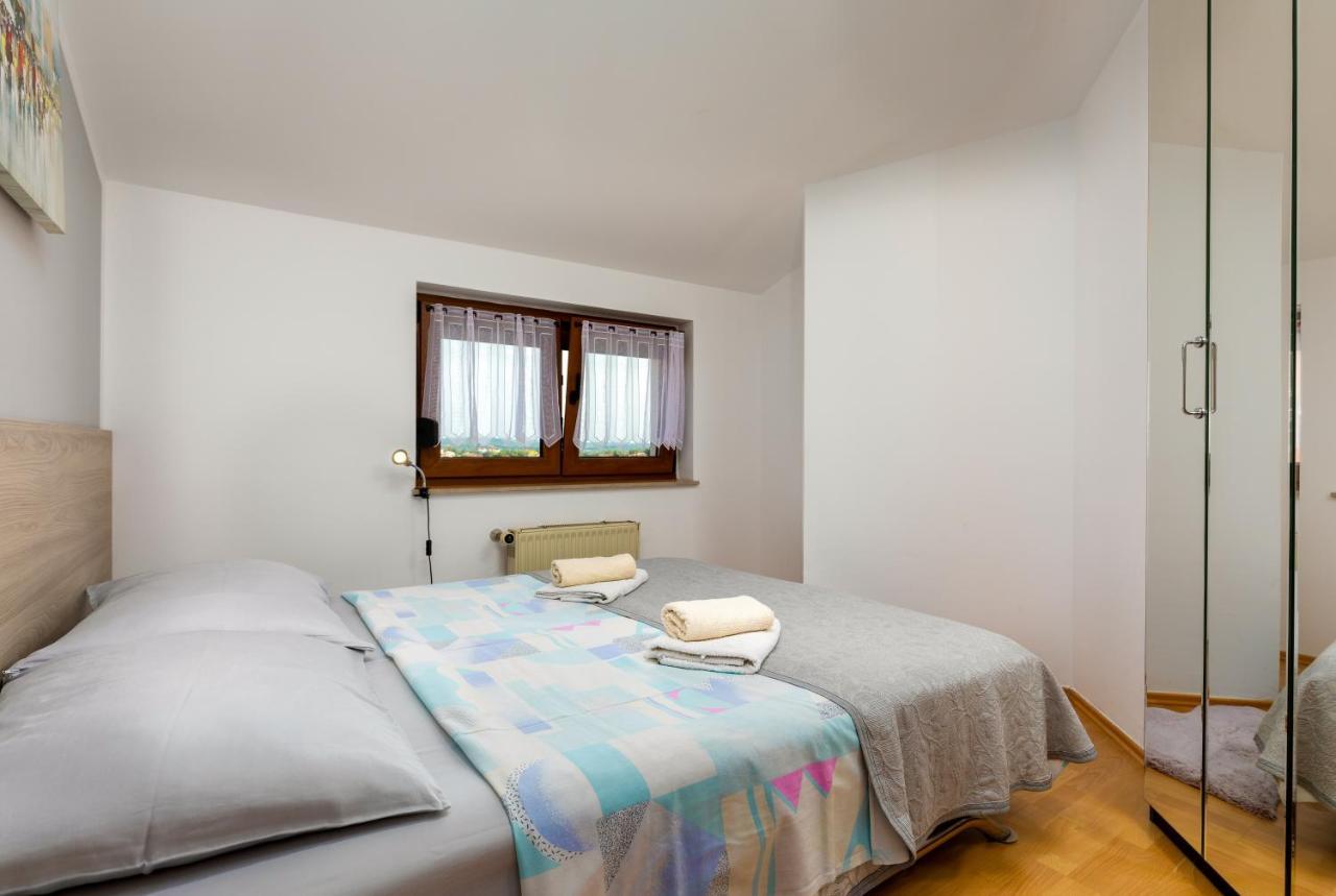 Apartments Kristina Ровин Екстериор снимка