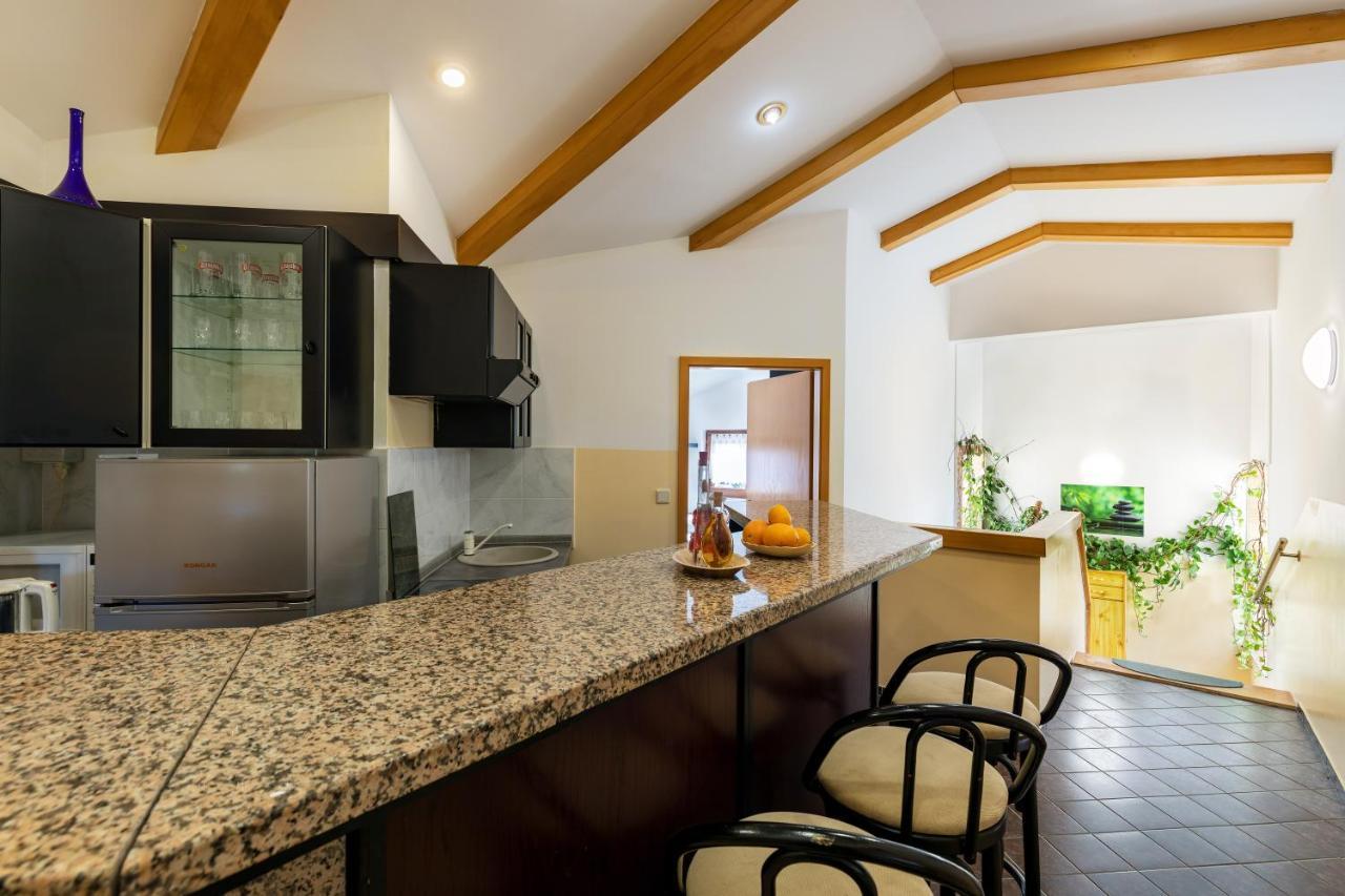 Apartments Kristina Ровин Екстериор снимка