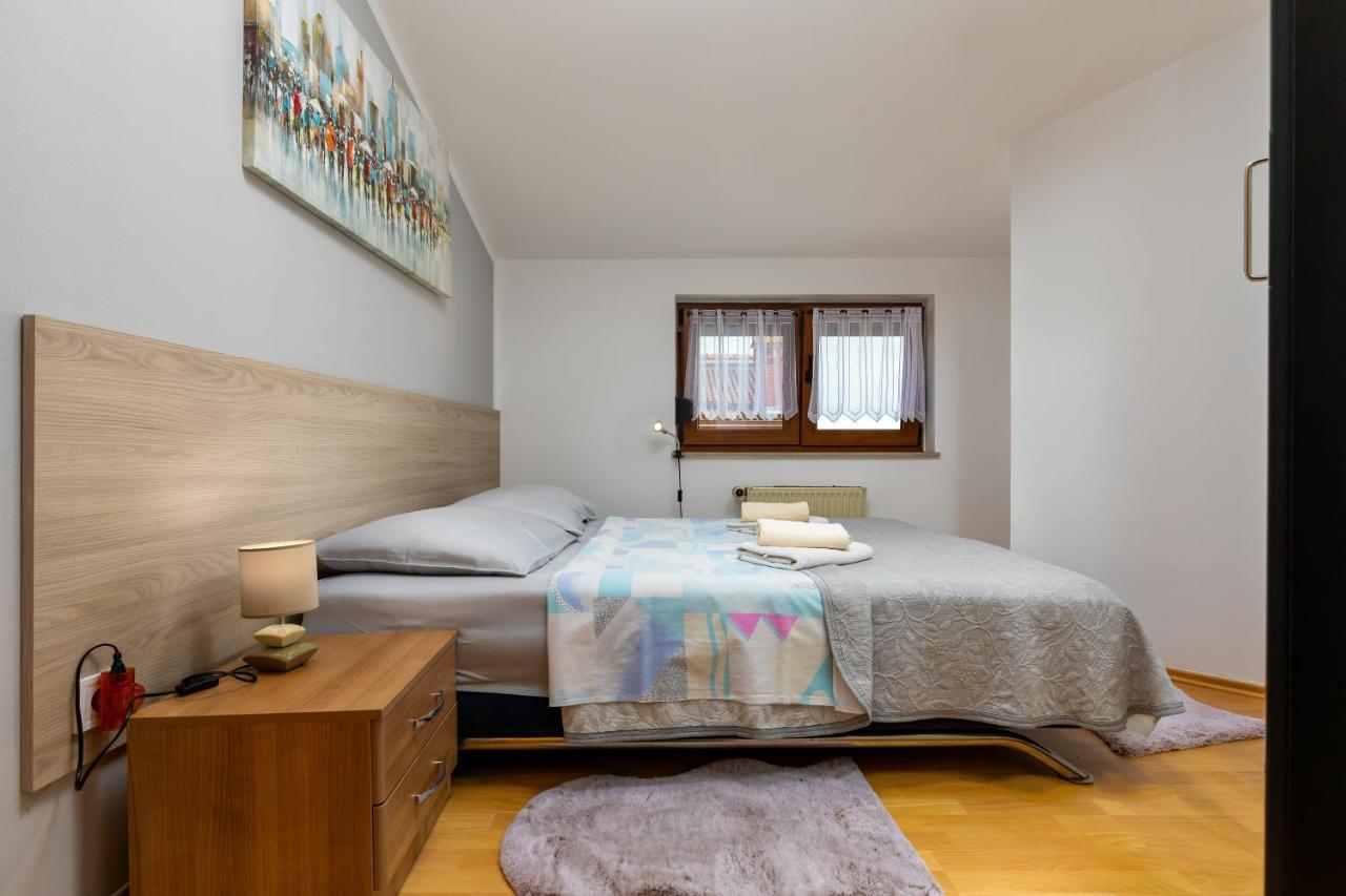 Apartments Kristina Ровин Екстериор снимка