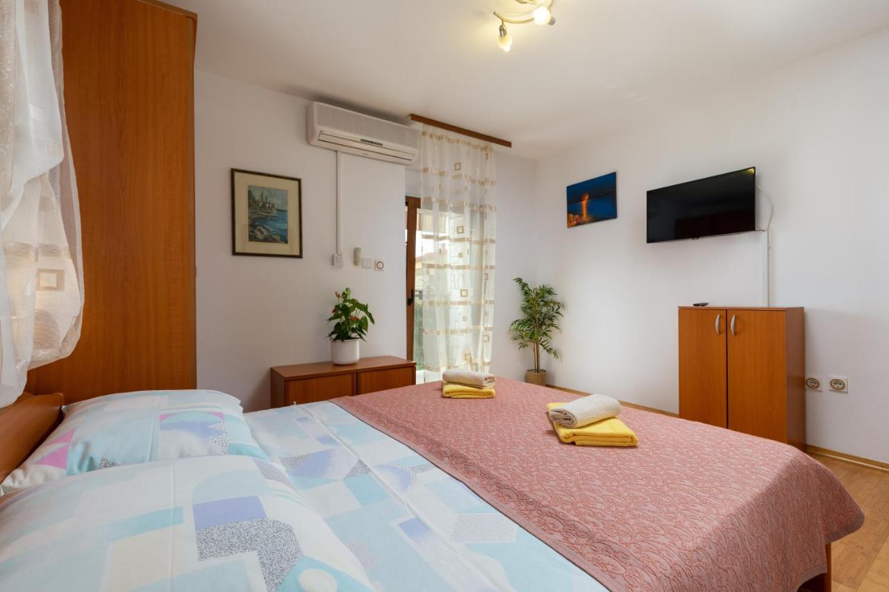Apartments Kristina Ровин Екстериор снимка