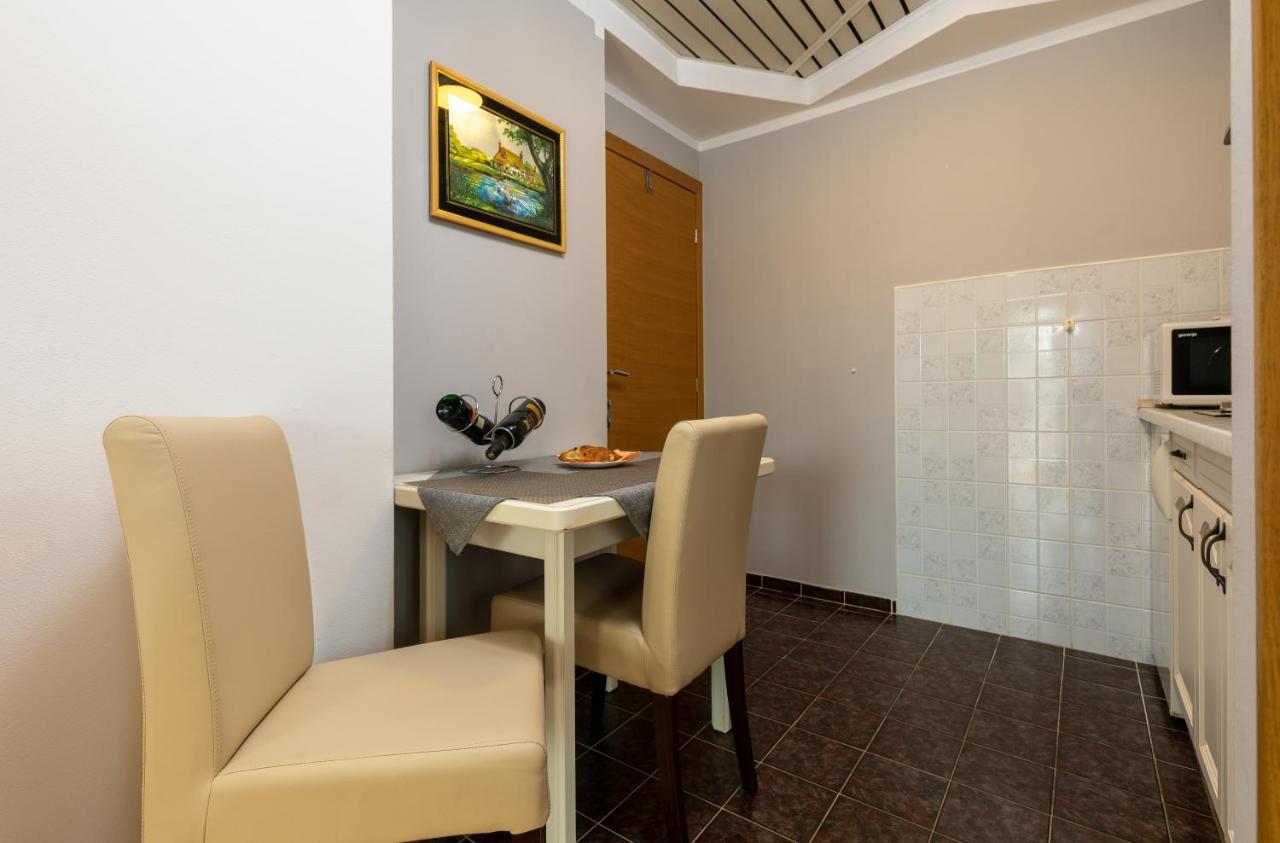 Apartments Kristina Ровин Екстериор снимка