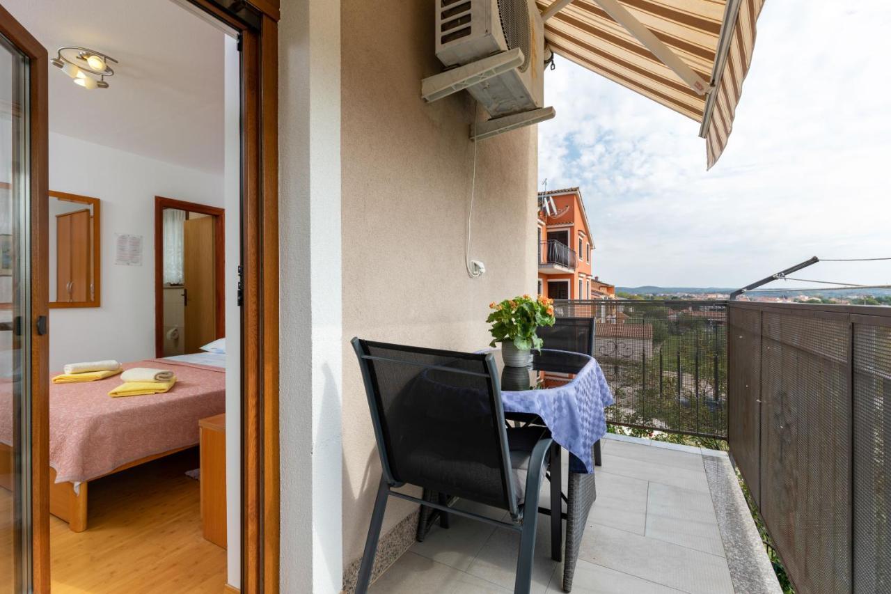 Apartments Kristina Ровин Екстериор снимка