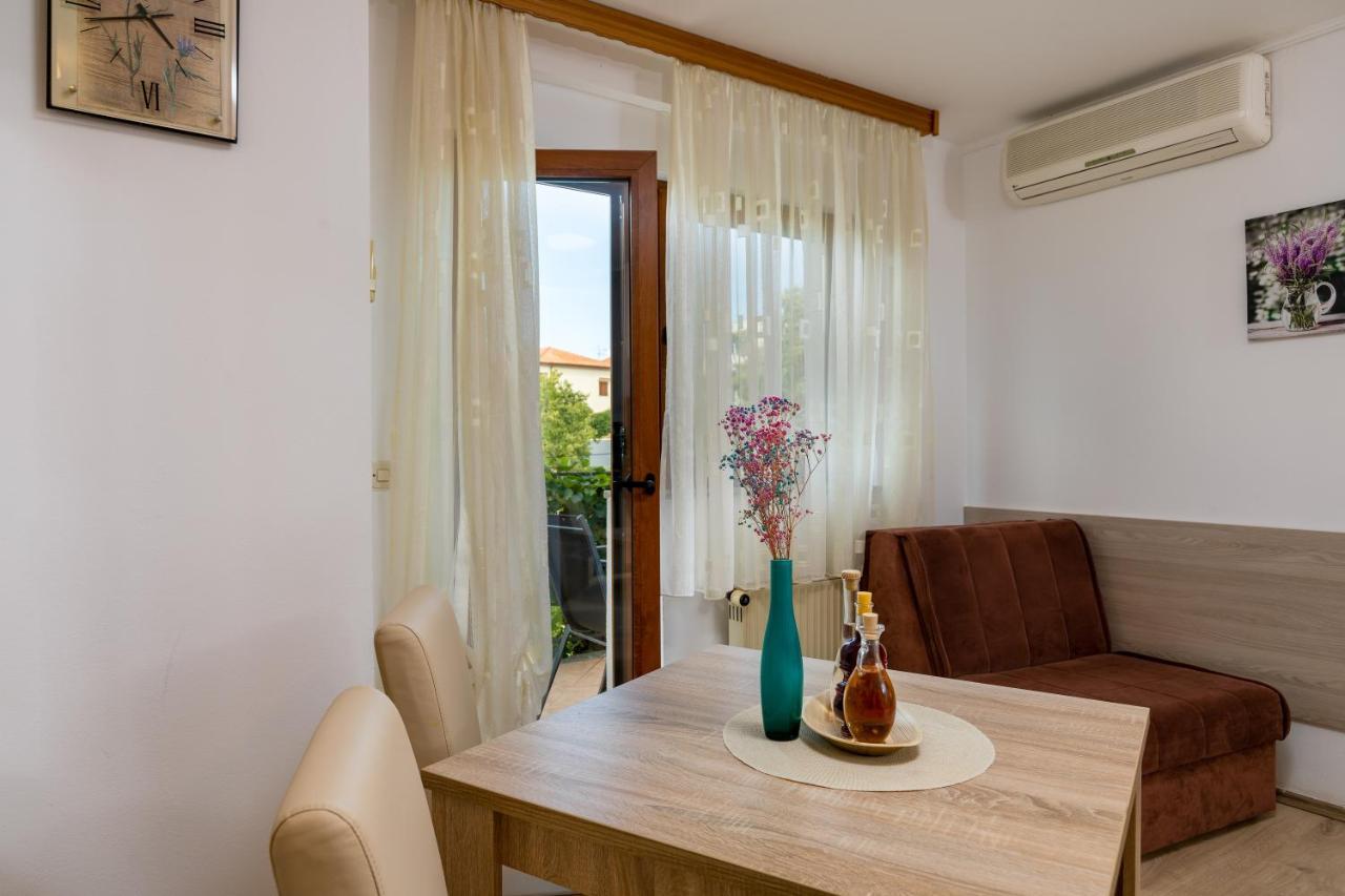 Apartments Kristina Ровин Екстериор снимка