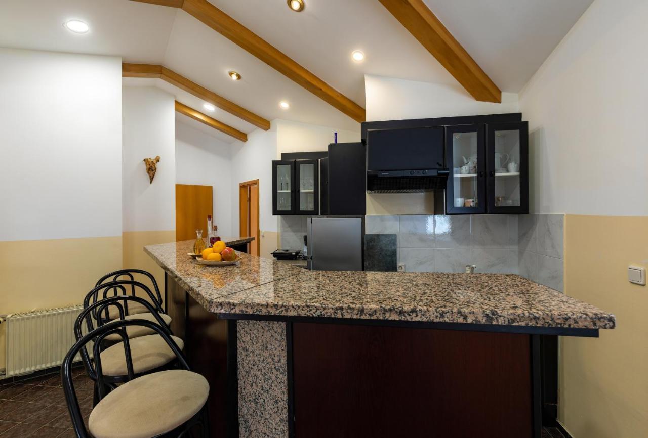 Apartments Kristina Ровин Екстериор снимка